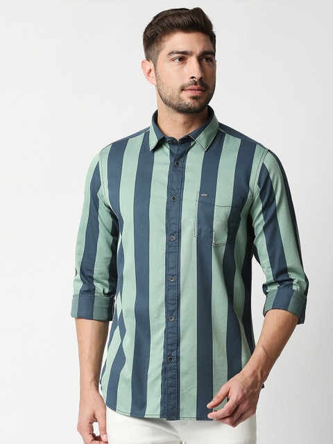 

Lee Cooper Men Green Classic Slim Fit Striped Casual Shirt