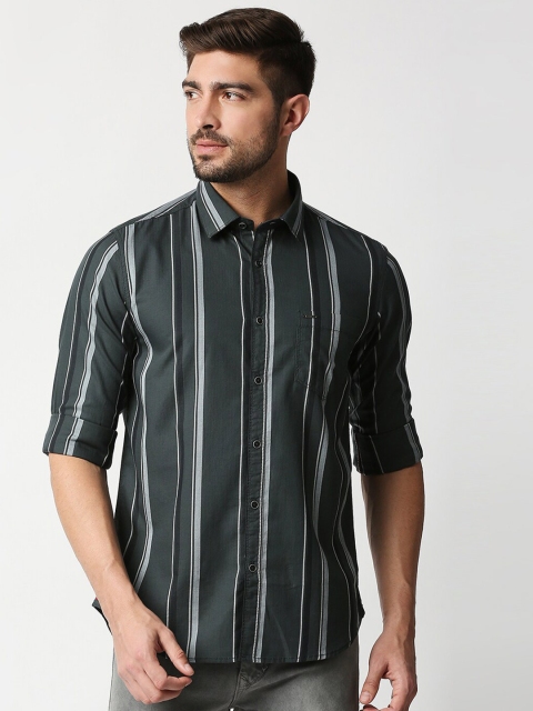 

Lee Cooper Men Green Classic Slim Fit Striped Casual Shirt