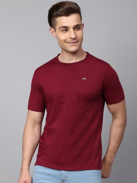 

SPARROWHAWK Men Maroon Solid Round Neck Cotton T-shirt