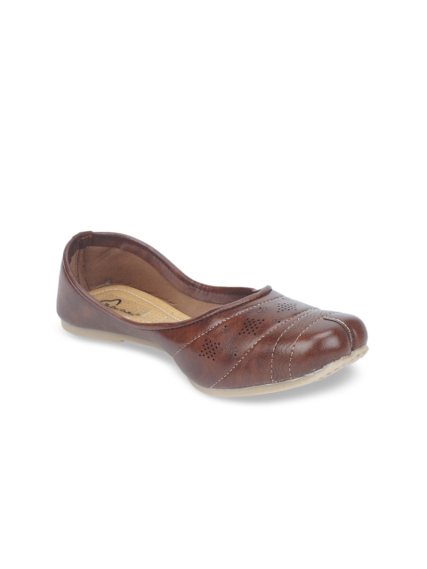 

The Desi Dulhan Women Brown Striped Leather Ethnic Mojaris Flats
