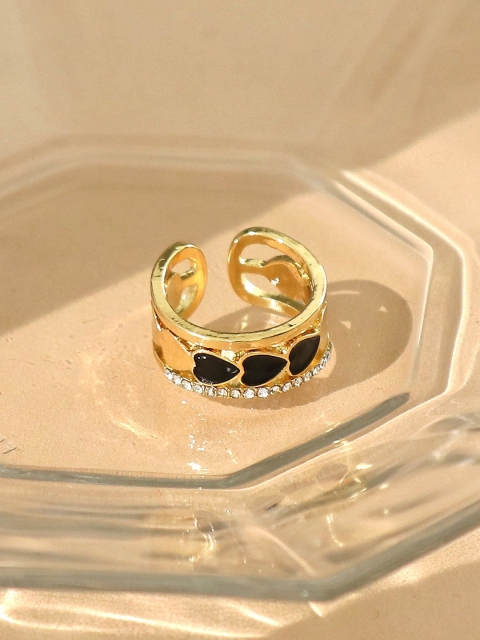 

Pipa Bella Gold-Toned & Black Stone-Studded Heart Enamel Ring