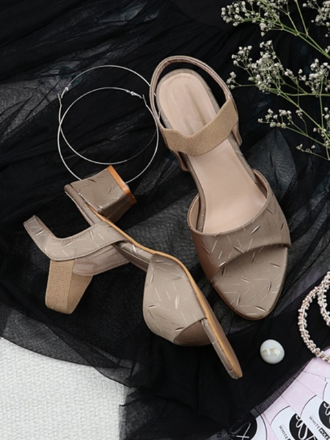 

THE WHITE POLE Women Gold-Toned Printed Block Heels