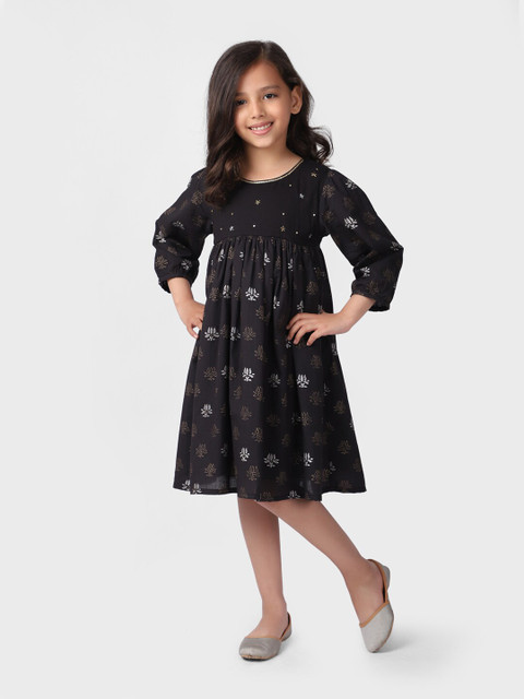 

Fabindia Girls Black & Gold-Toned Ethnic Motifs Block Print Cotton Dress