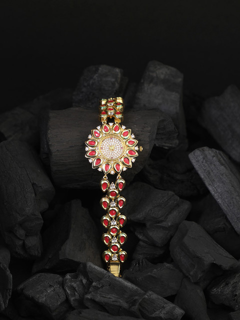 

Adwitiya Women White Embellished Dial & Gold Toned Bracelet Style Straps Digital Watch