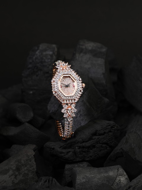 

Adwitiya Women White Dial & Rose Gold-Plated Bracelet Style Straps Analogue Watch ACBW1010