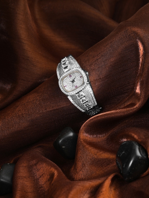 

Adwitiya Women White Embellished Dial & Silver-Plated Straps Analogue Watch ACBW1013