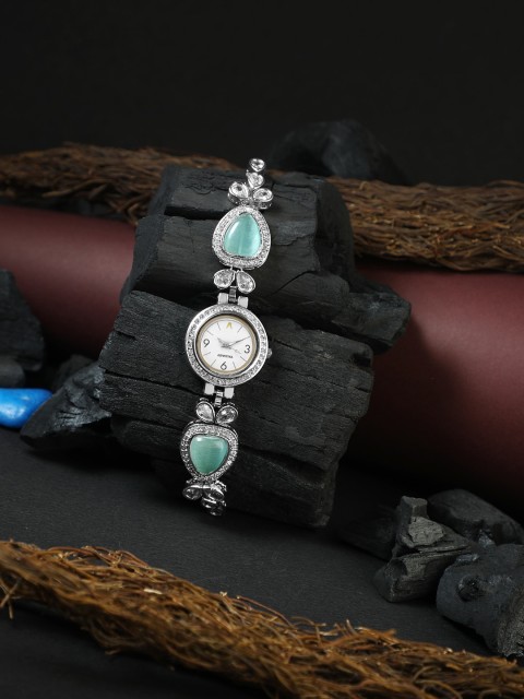 

Adwitiya Women White Embellished Dial & Silver-Plated Straps Analogue Watch ACBW1017