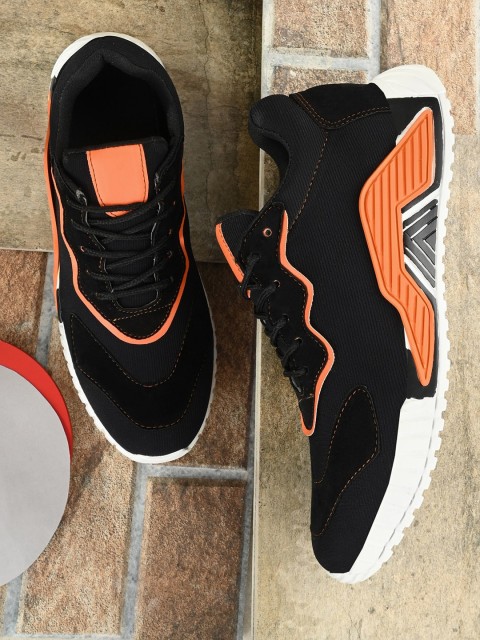 

BUCIK Men Black Colourblocked Fly Knit Sneakers