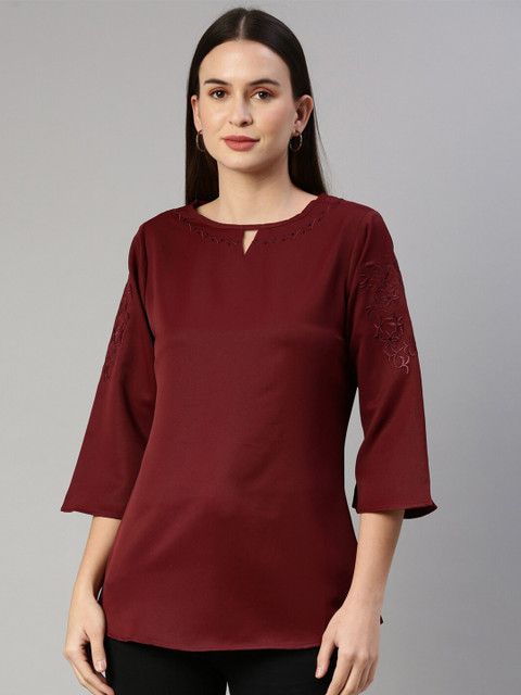 

GOLDSTROMS Maroon Floral Embroidered Keyhole Neck Top