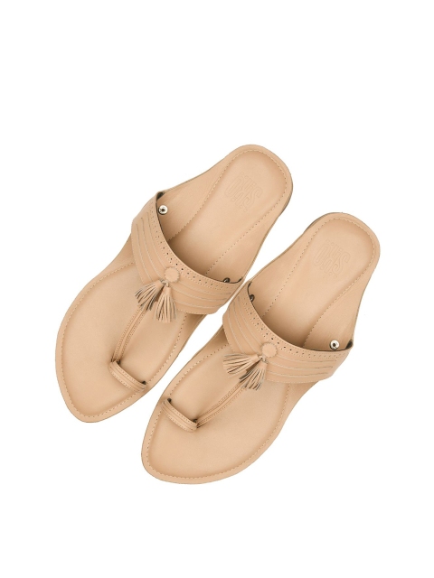 

SKO Men Beige Leather Kolhapuri Chappal