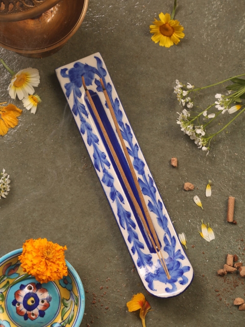 

EK BY EKTA KAPOOR White & Blue Pottery Incense Stick Holder