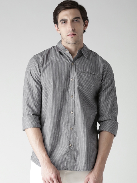 

Tokyo Laundry Men Grey Pinstriped Casual Shirt