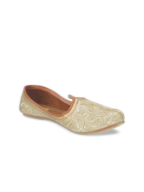 

HOUSE OF JUTTI Men Gold-Toned Woven Design Mojaris