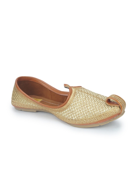 

HOUSE OF JUTTI Men Gold-Toned Woven Design Mojaris