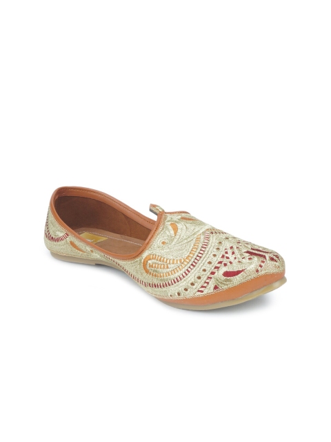 

HOUSE OF JUTTI Men Gold-Toned Embroidered Mojaris