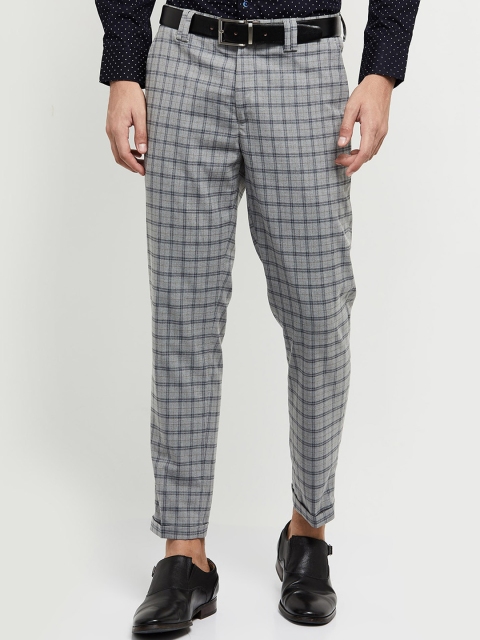 

max Men Grey Regular Fit Checked Trousers