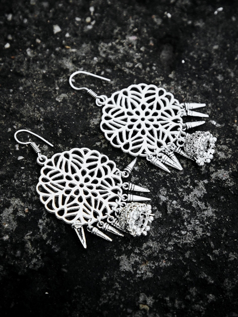 

ZeroKaata Silver-Plated Contemporary Drop Earrings