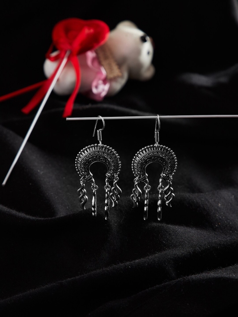 

ZeroKaata Silver-Plated Contemporary Drop Earrings