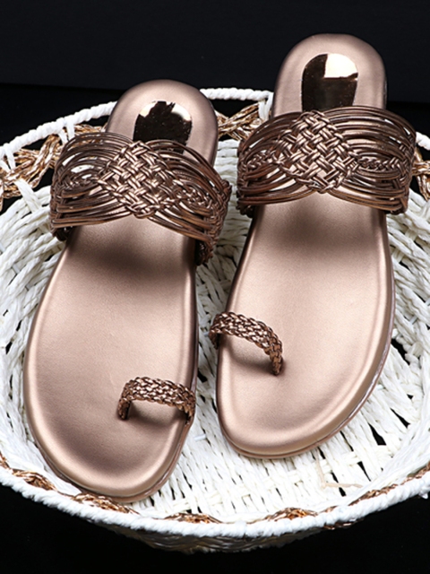 

THE WHITE POLE Women Gold-Toned Embellished Leather Ethnic One Toe Flats