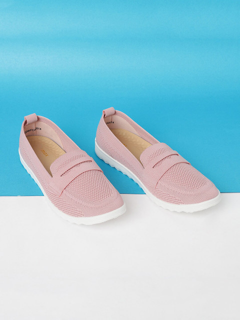 

max Women Rose Woven Design Loafers