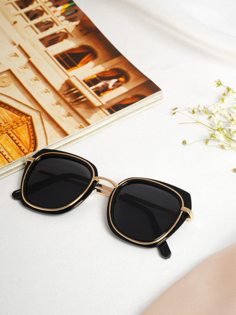 

Ferosh Unisex Black Lens & Gold-Toned Wayfarer Sunglasses MARSU-1011