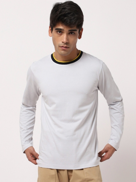 

Bewakoof Men Grey Solid Cotton T-shirt