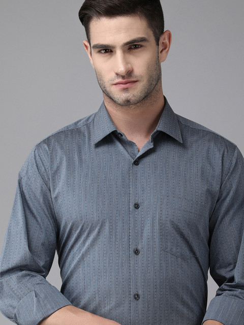 

Van Heusen Men Grey Textured Custom Fit Formal Shirt