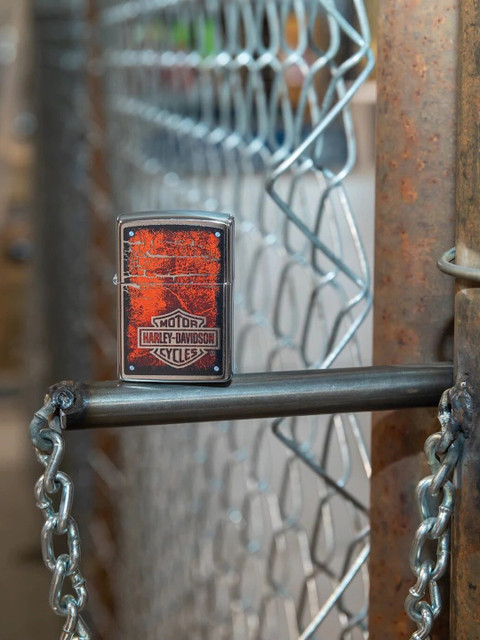 

Zippo Unisex Silver-Toned & Red Harley-Davidson Pocket Lighter