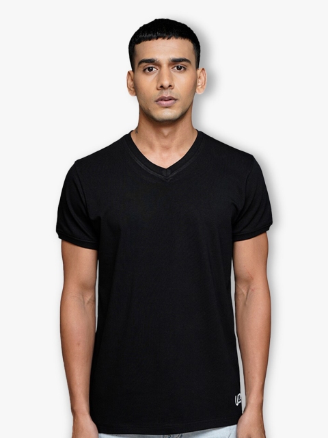 

ULTRAMATE Men Black Solid Cotton V-Neck T-shirt
