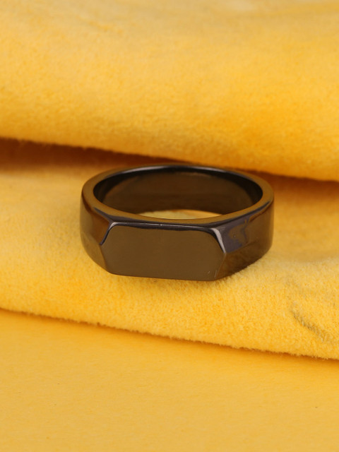 

Silgo Brass- Plated Black Finger Ring