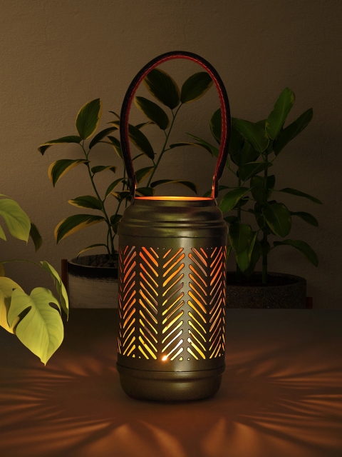 

Living scapes by Pantaloons Gold-Toned Chevron Candle Holder With Handle
