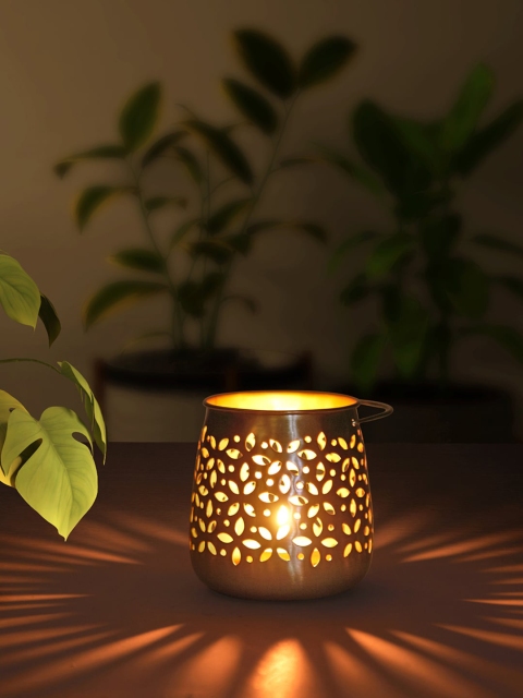 

Living scapes by Pantaloons Gold-Toned Textured Votive Candle Holder