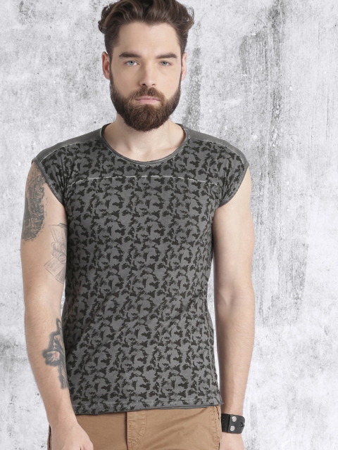 

Roadster Men Grey Printed Round Neck T-shirt