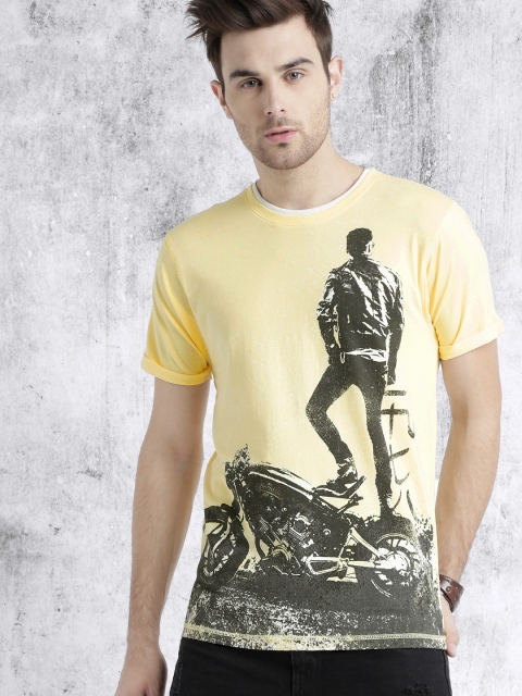 

Roadster Men Yellow Printed Round Neck T-shirt