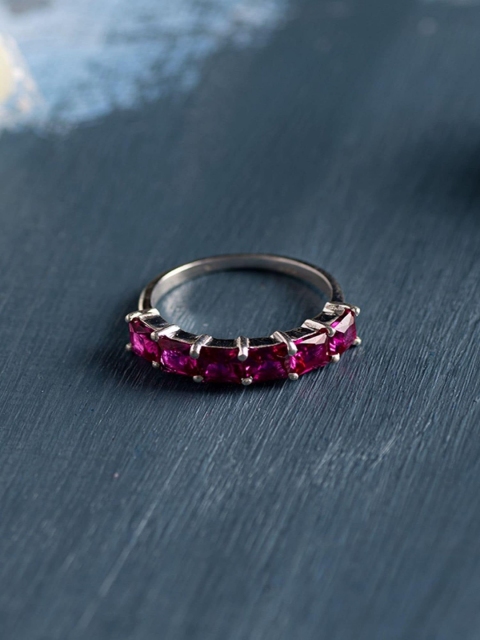 

Hiara Jewels 925 Sterling Silver Silver-Plated Red CZ-Studded Finger Ring