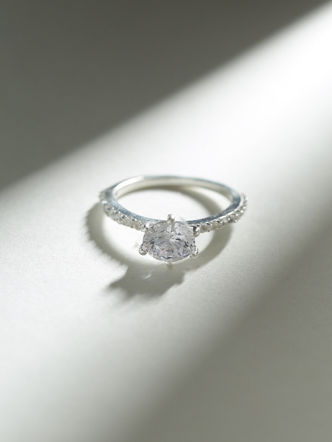 

Hiara Jewels Silver-Plated White CZ-Studded Finger Ring