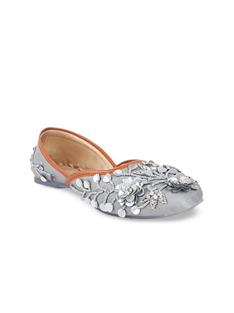 

THE WHITE POLE Women Grey Embellished Mojaris Flats