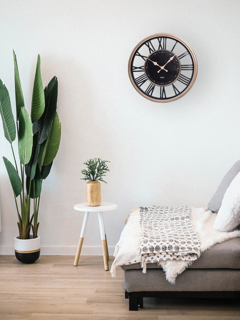 

MARKET99 Black & Gold-Toned Textured Traditional Wall Clock