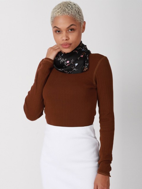 

FOREVER 21 Grey Floral Embellished Top