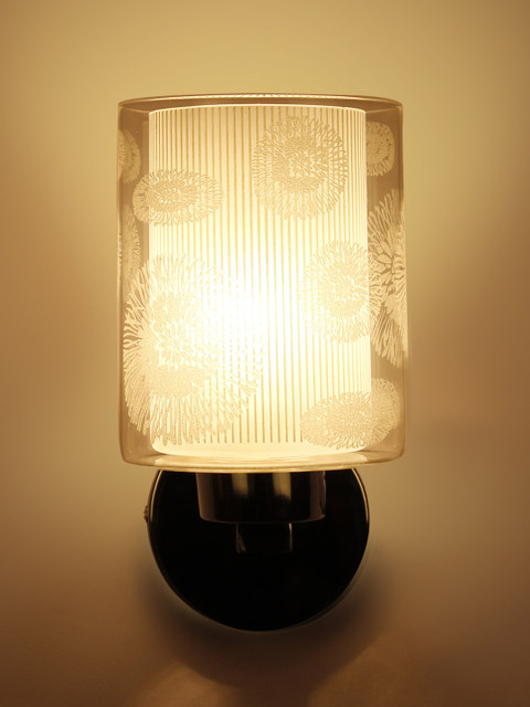

THE LIGHT STORE Silver-Toned Wall Lamp with Shade