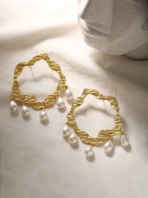 

Mitali Jain Gold-Toned Contemporary Hoop Earrings