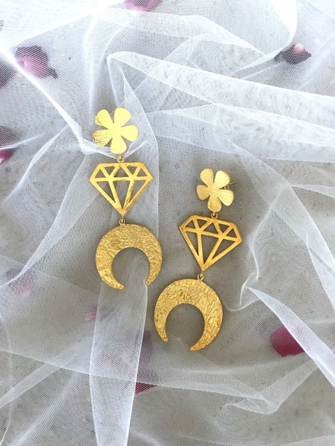

Mitali Jain Gold-Toned Contemporary Drop Earrings
