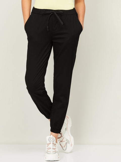 

Bossini Women Black Solid Joggers