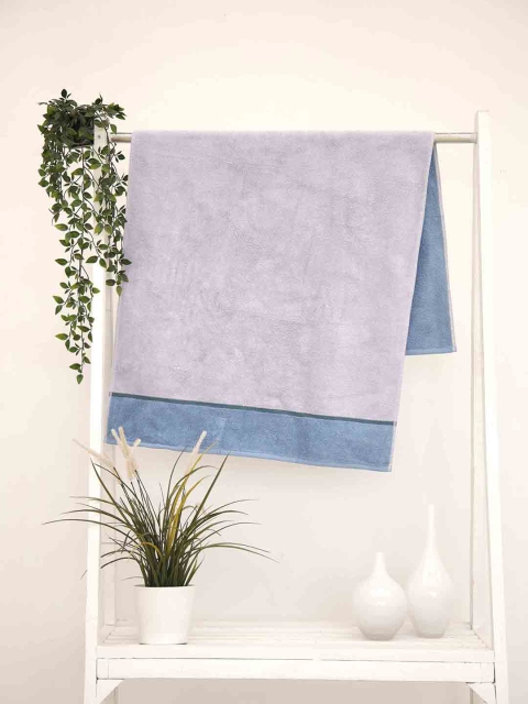 

Ariana Grey Solid 600 GSM Cotton Reversible Bath Towel