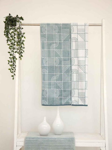 

Ariana Blue & White Printed 600 GSM Reversible Cotton Bath Towel