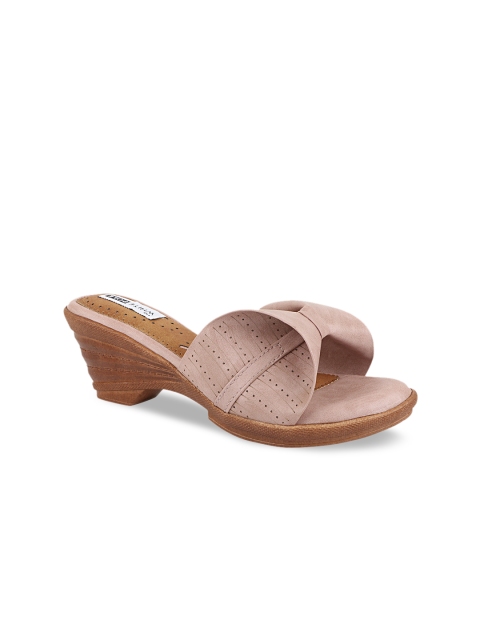 

THE WHITE POLE Rose Textured Wedge Sandals with Bows