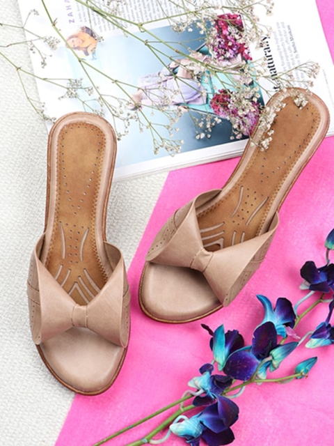 

THE WHITE POLE Brown Textured Block Sandals with Bows