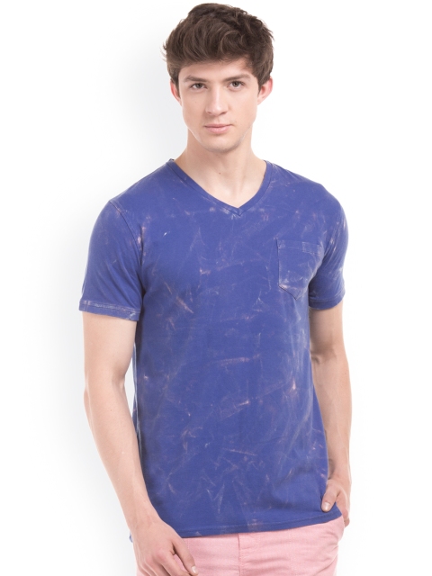 

Breakbounce Men Blue Solid V-Neck T-shirt