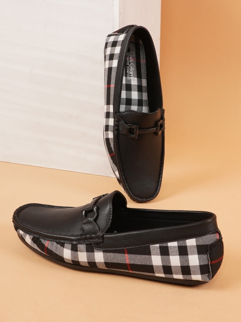 

Get Glamr Men Black Printed Loafers