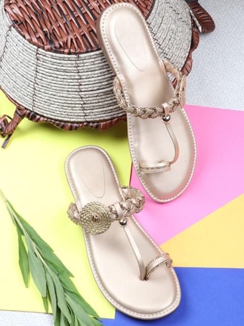 

THE WHITE POLE Women Gold-Toned Ethnic One Toe Flats
